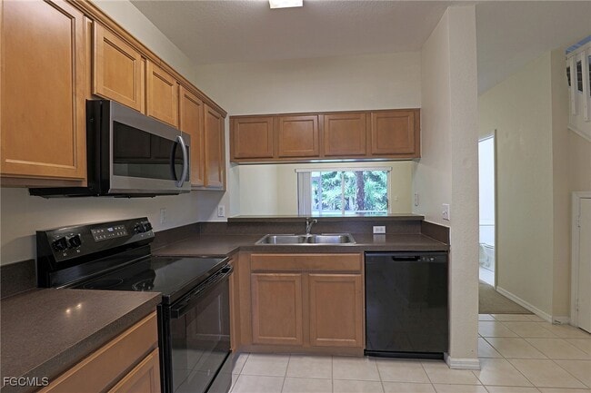 Building Photo - 8205 Pacific Beach Dr