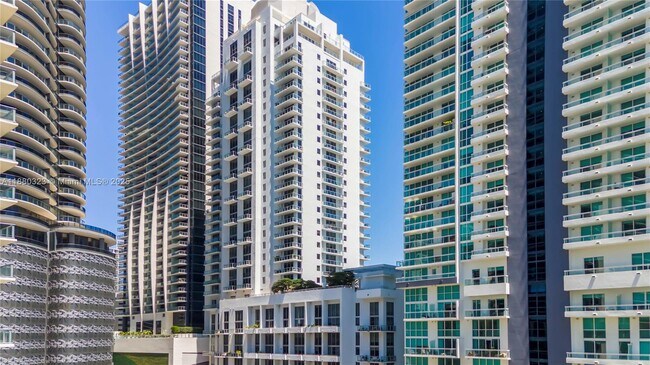 Building Photo - 1050 Brickell Ave