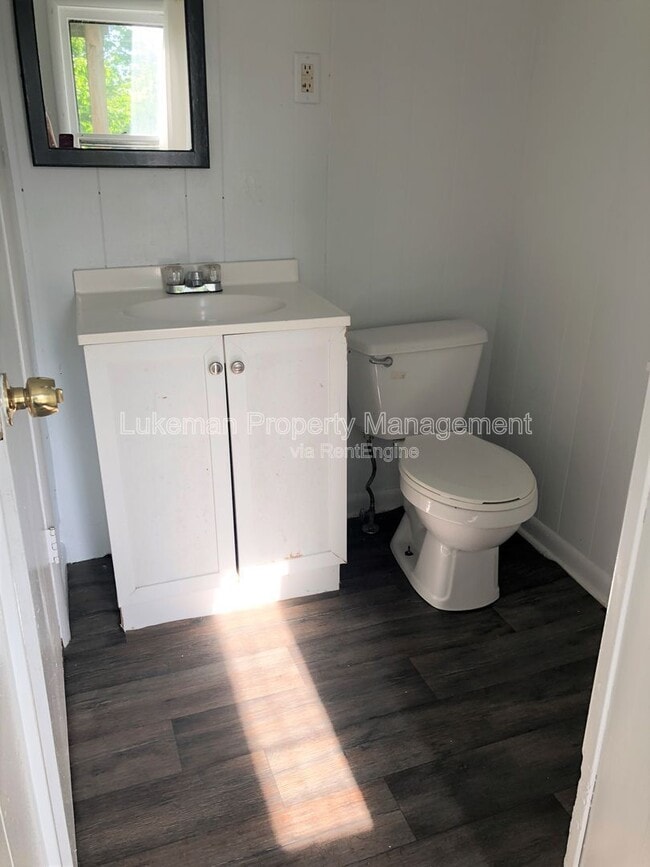 Building Photo - 701 Davis St