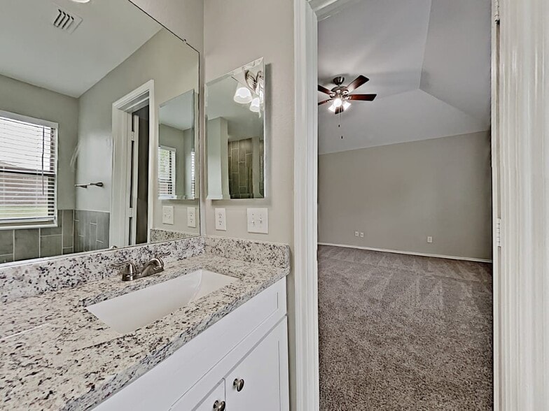 Building Photo - 2812 Maple Creek Dr