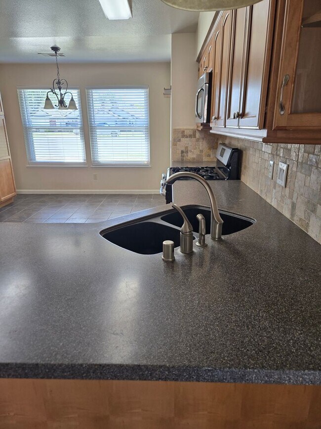 Building Photo - Pet Friendly solar home!