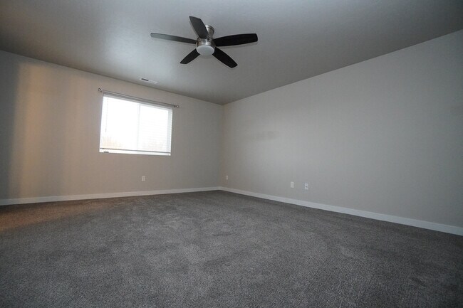 Building Photo - 6113 N Colosseum Ave