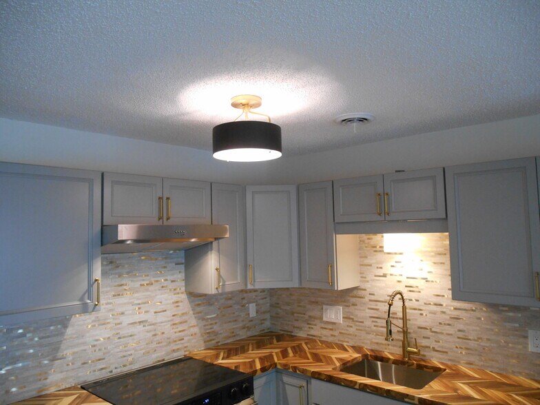 Building Photo - 3700 Golf Colony Ln