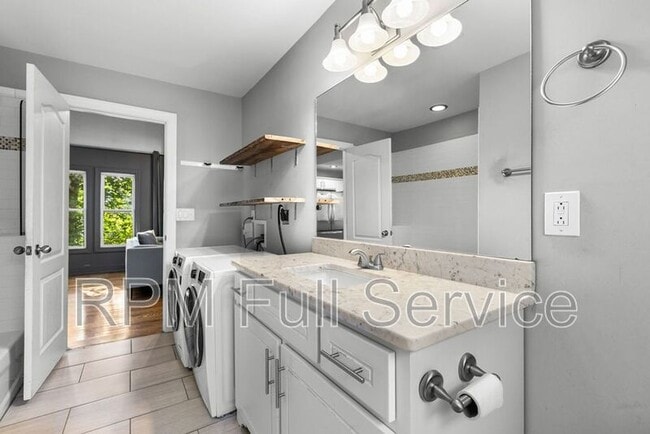 Building Photo - 335A Edith Ave