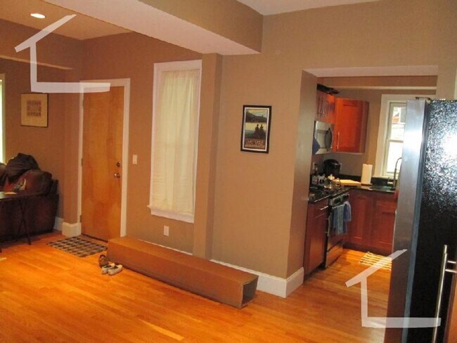 Building Photo - HUge 4 bed in Brookline