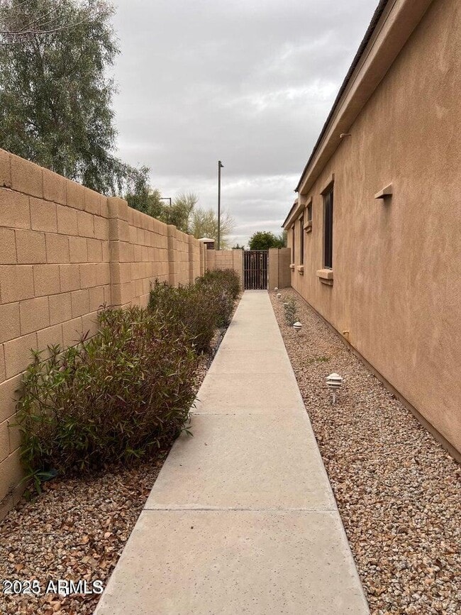 Building Photo - 16195 W Glenrosa Ave