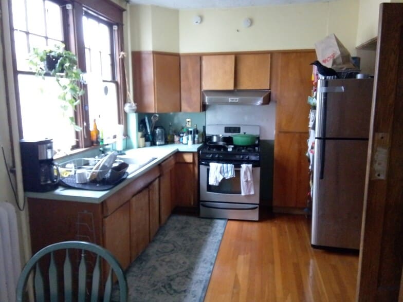 Kitchen - 528 Warren Street