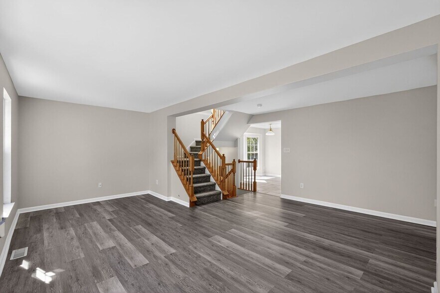 Building Photo - 21 Golf View Ct
