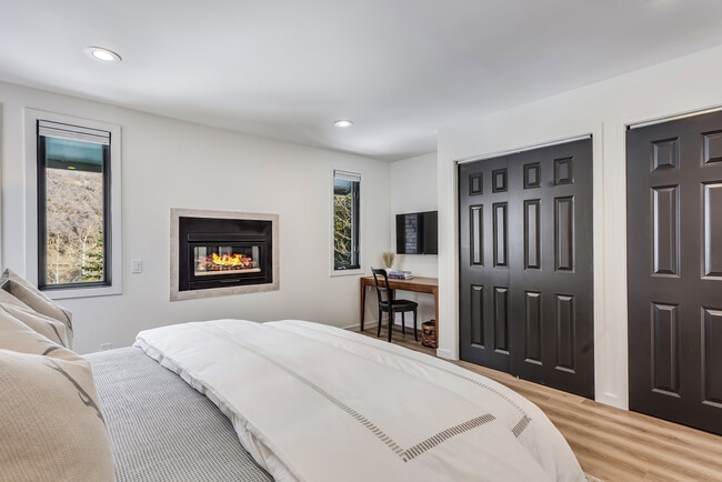 Building Photo - 135 Carriage Way