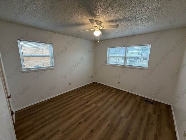 Building Photo - Cute 3 bedroom 2 bath brick home.