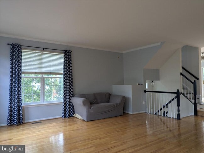 Building Photo - 21785 Brondesbury Park Terrace
