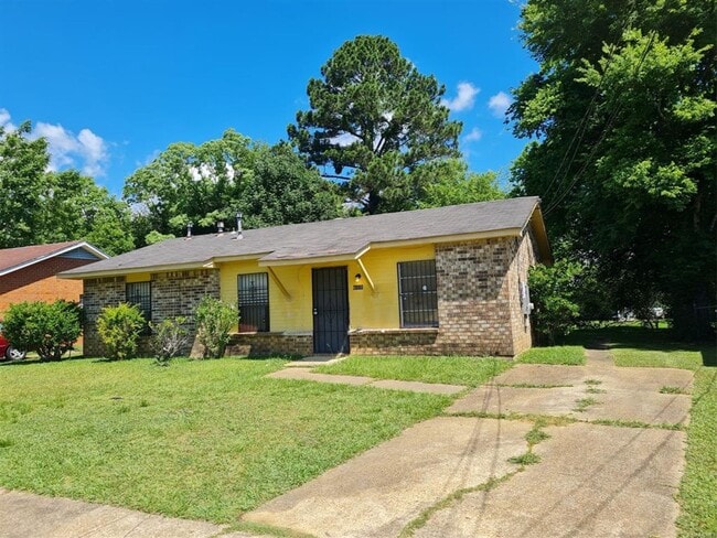 Primary Photo - Washer/Dryer Included! No Carpet to worry ...