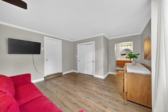 Building Photo - 147 Sunset Dr
