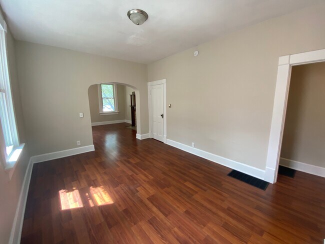 Building Photo - 638 S Pearl St