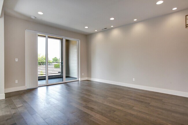 Building Photo - 1711 SE Ramona St