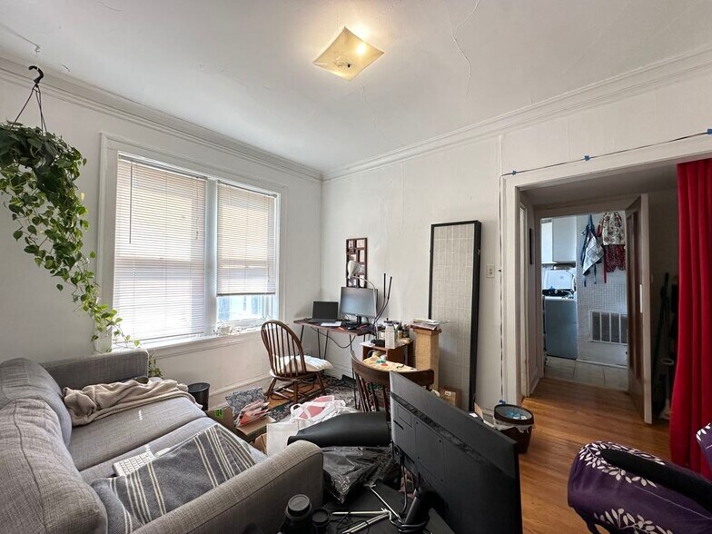 Building Photo - 3711 N Hoyne Ave