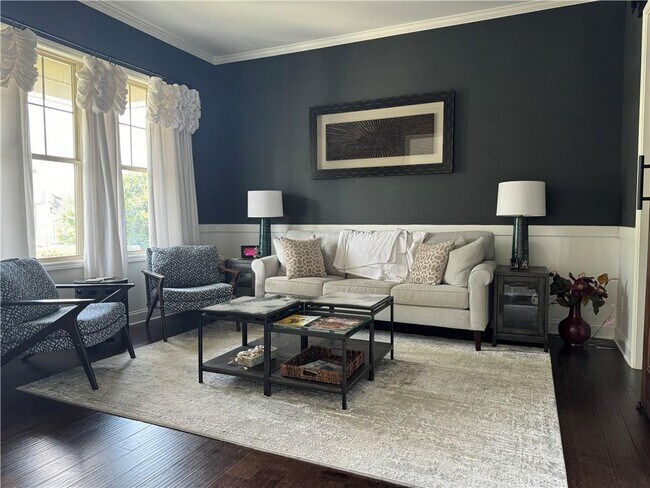 Building Photo - 512 Edgewater Dr