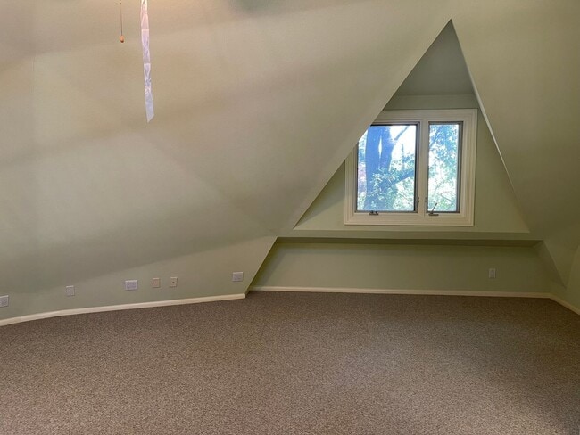 Building Photo - Amazing Riverfront Home for Rent