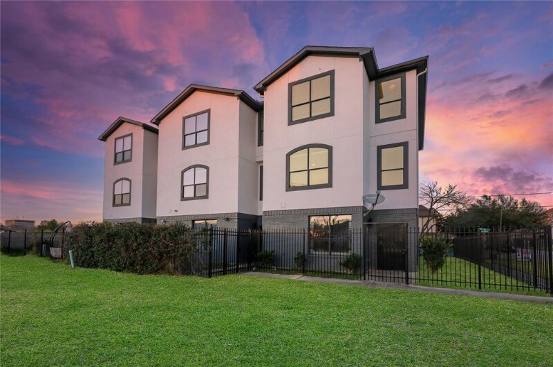 Building Photo - 2720 Briley St