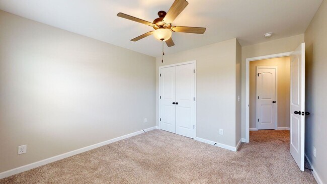 Building Photo - 215 Purple Martin Dr