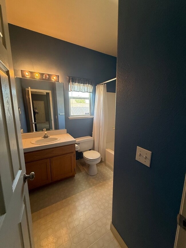 Building Photo - Beautiful 3-Bedroom, 2.5-Bath Home in Wind...