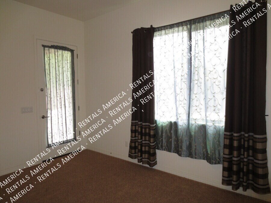 Building Photo - 1133 E Buckingham Ave