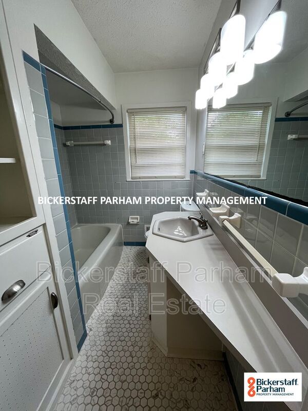 Building Photo - 3260 Junaluska Dr