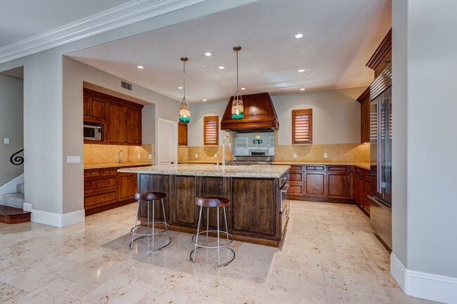 Building Photo - Sophisticated Mediterranean Villa in Newpo...