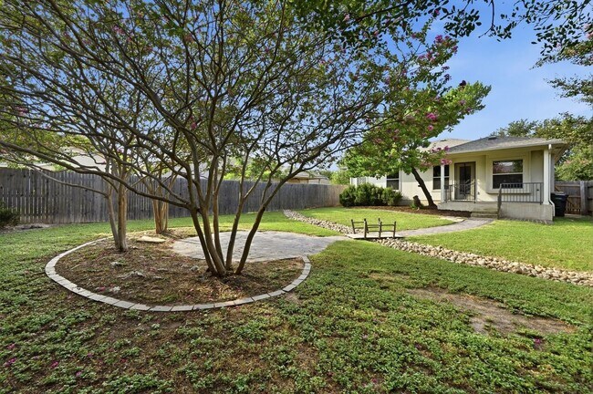 Building Photo - 920 Coronation Way