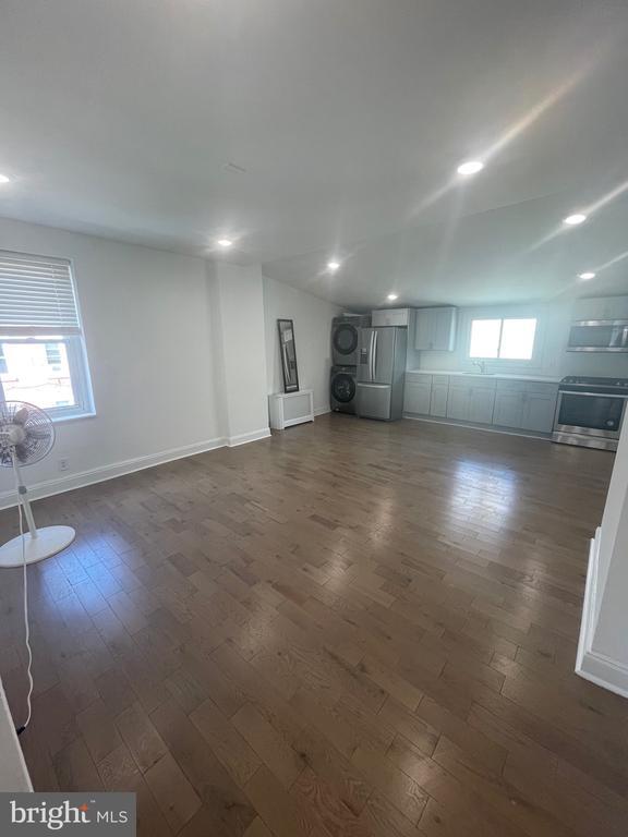 Building Photo - 2501 E Somerset St