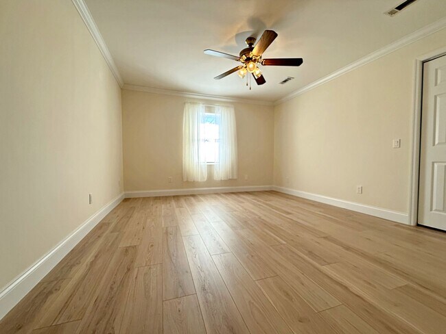 Building Photo - 315 E Millers Cove Rd