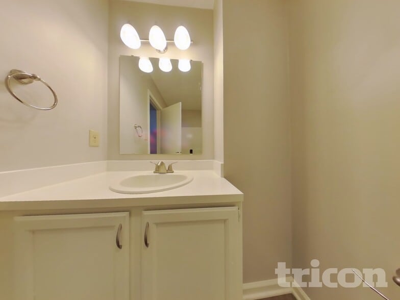 Building Photo - 6028 Hayford Ct