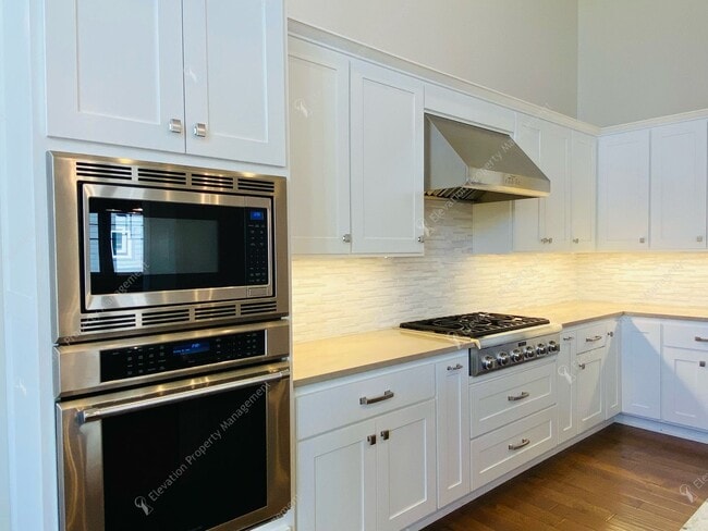 Building Photo - Luxury Single-Level 3BR - 3.5BA Living in Tetherow