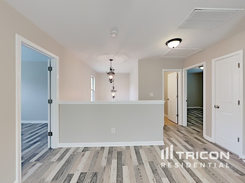 Building Photo - 2807 Old House Cir