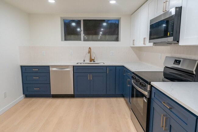 Building Photo - 4015 SW Thistle St