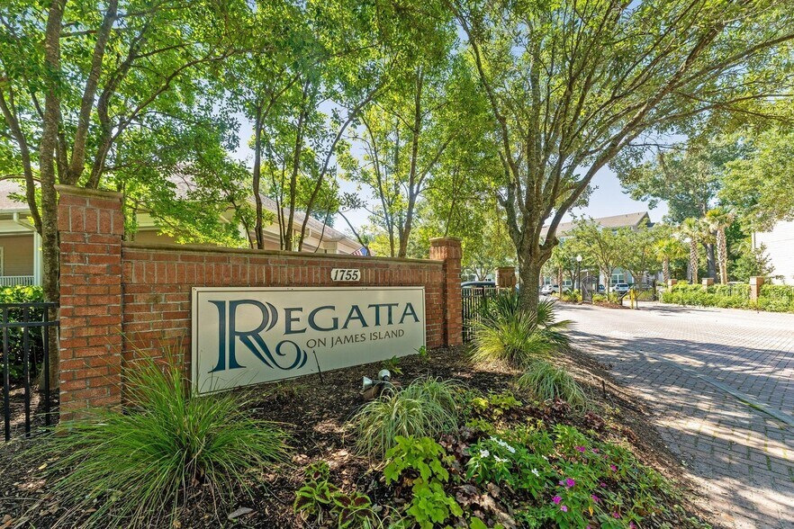 Building Photo - 1755 Central Park Rd