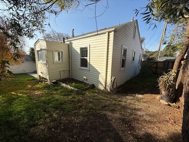 Building Photo - Lovely 3-Bedroom Vallejo Home with 1-Car G...