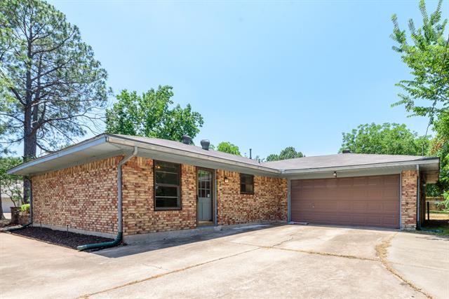 Building Photo - 1915 Wendy St