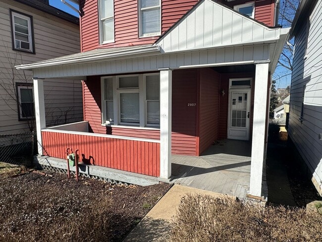 Building Photo - Spacious 4-Bed 2-Bath House!!