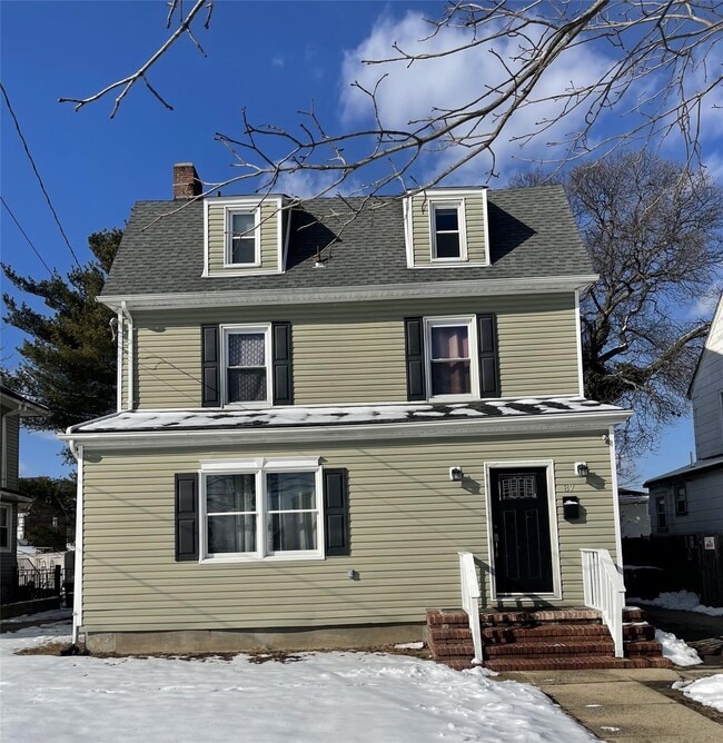 Primary Photo - 87 Cruikshank Ave