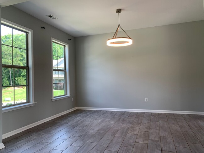 Building Photo - Luxurious Garner Home, Fenced Yard, Commun...