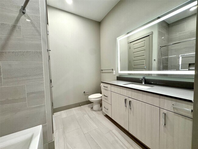 Building Photo - 401 W 25th St