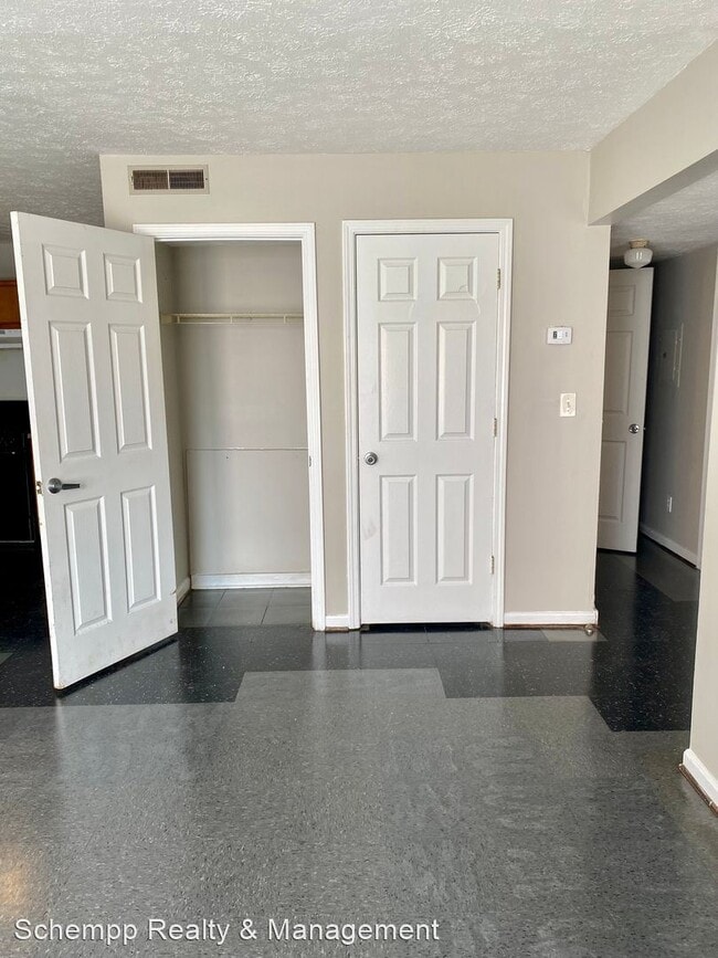 Building Photo - 3 br, 1 bath House - 2433 Slevin St. #2