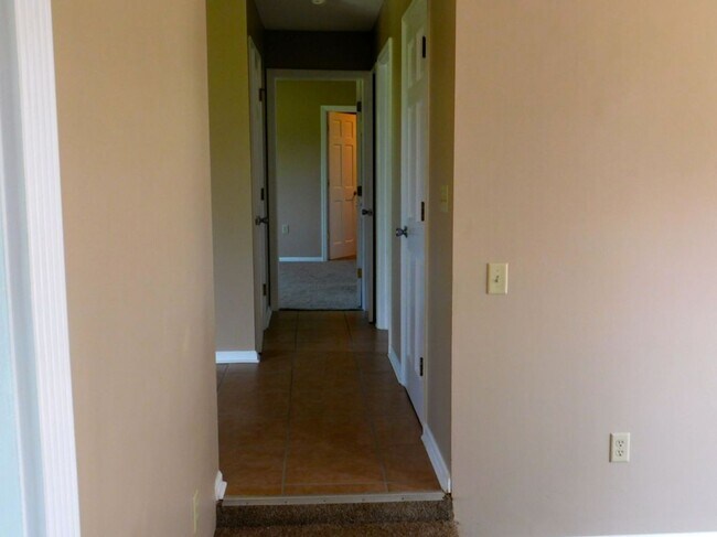 Building Photo - 5 acres and a Large 6 bedroom house. Extra garages and sheds.