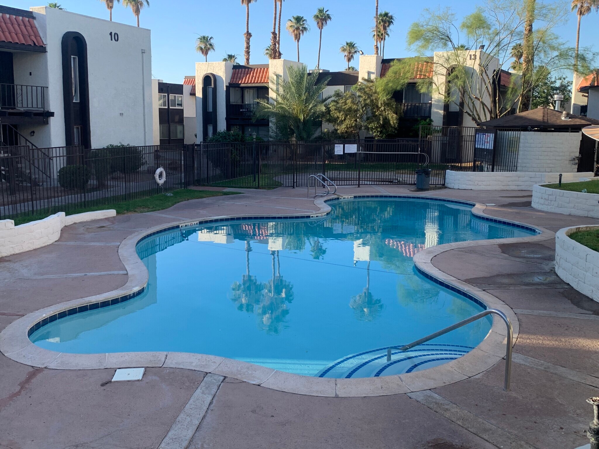 Building Photo - 1405 Vegas Valley Dr