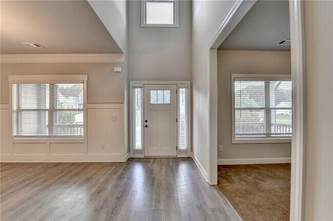 Building Photo - 235 Bella Dr
