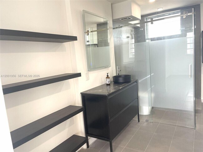 Building Photo - 2861 Leonard Dr