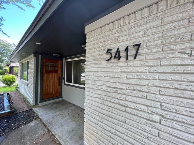 Primary Photo - 5417 De Milo Dr