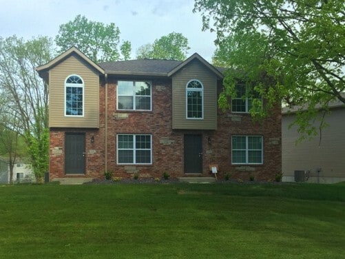 Building Photo - 1419 Village Circle Dr