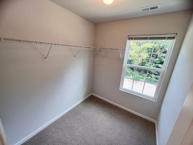 Building Photo - Gorgeous 3 bedroom, 2 1/2 bathroom two-sto...
